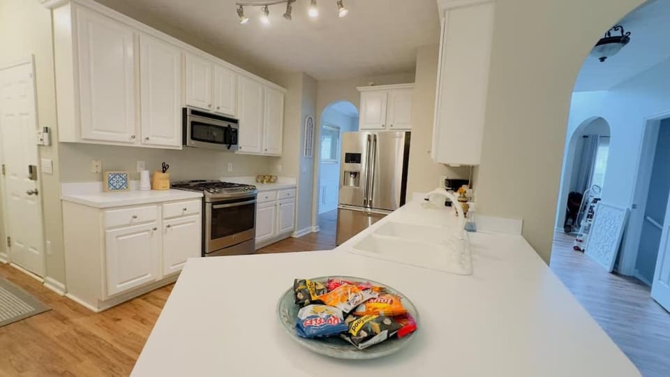 Kitchen or kitchenette, Dining area, dishwasher, oven, stove, toaster