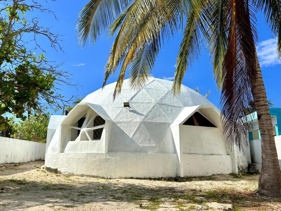 1 Street from the beach, Pool, Rooftop Bar & AC Apartment in State of Yucatan
