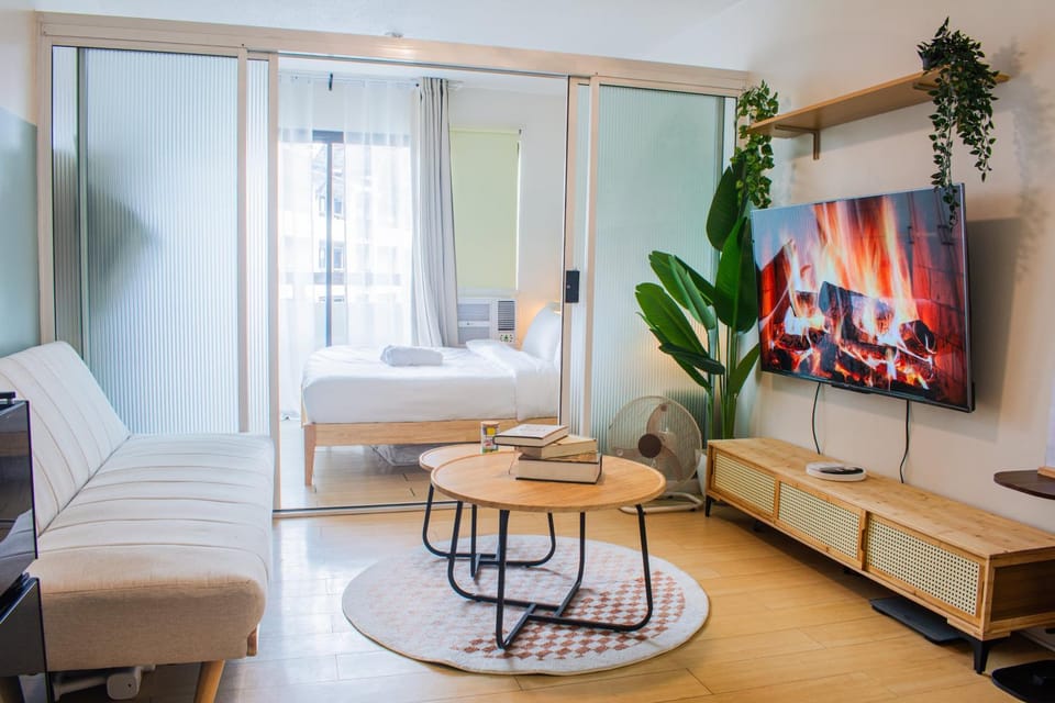 Cozy Oasis Free pool, netflix, playground Apartment in Pasig