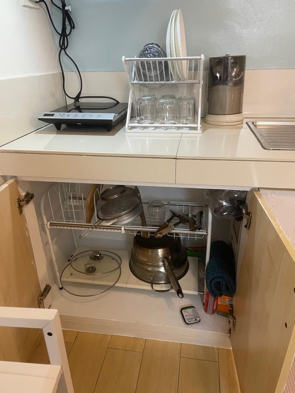 Cozy Oasis Free pool, netflix, playground Apartment in Pasig