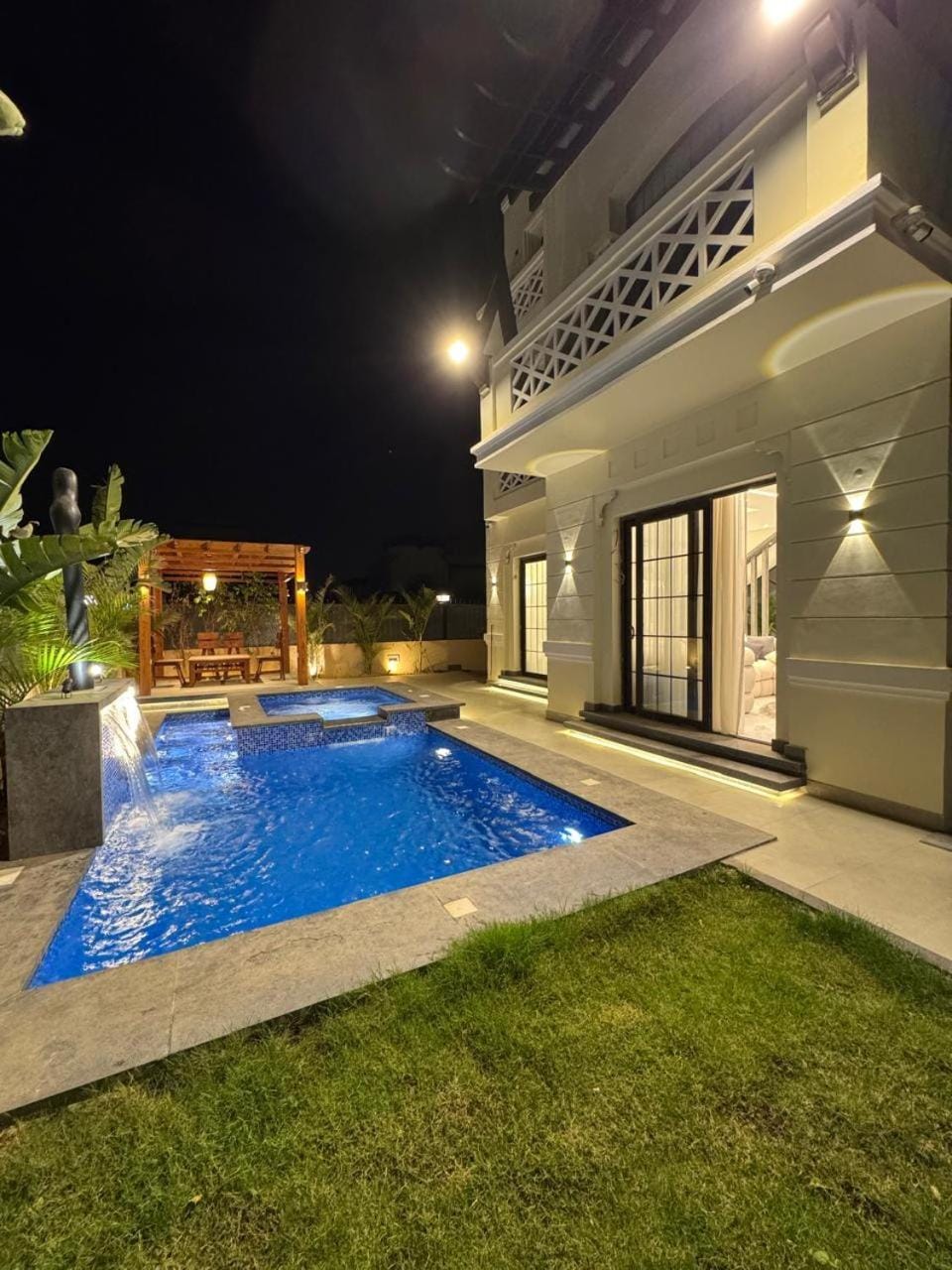Swimming pool