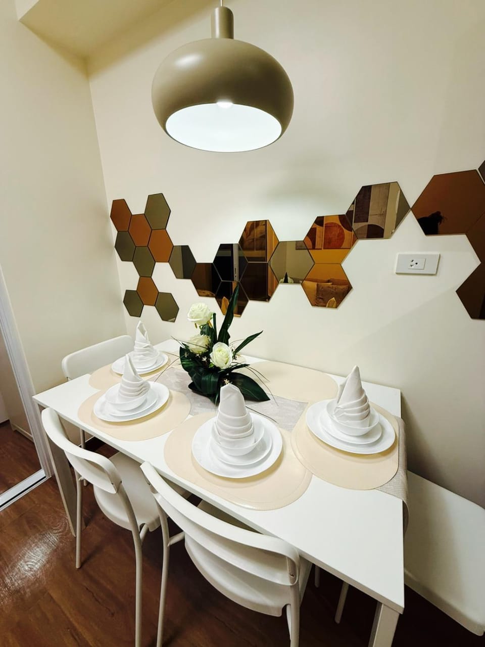 Seating area, Dining area