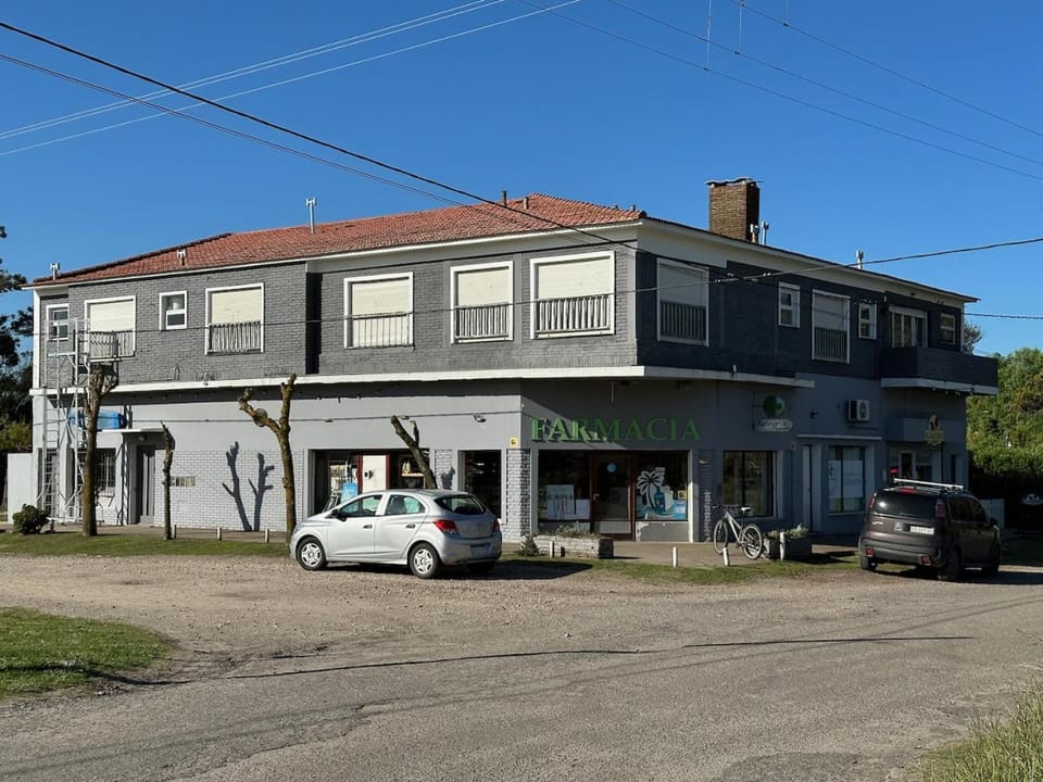 Property building, Neighbourhood, Parking