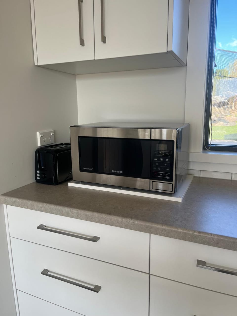 Kitchen or kitchenette, microwave, toaster, kitchen
