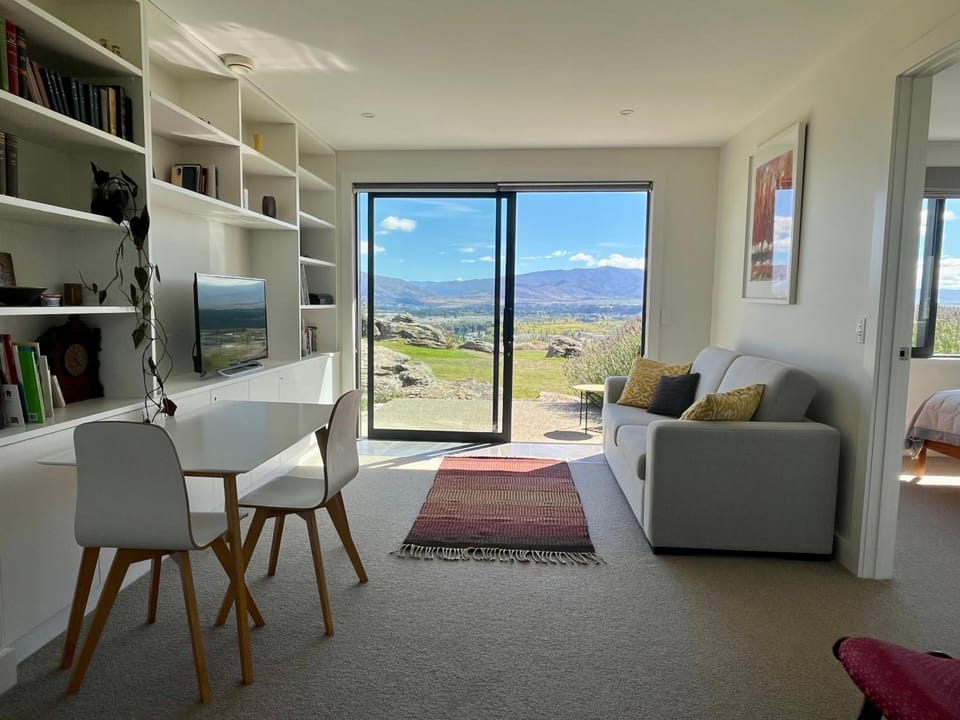 TV and multimedia, View (from property/room), View (from property/room), Living room, Dining area
