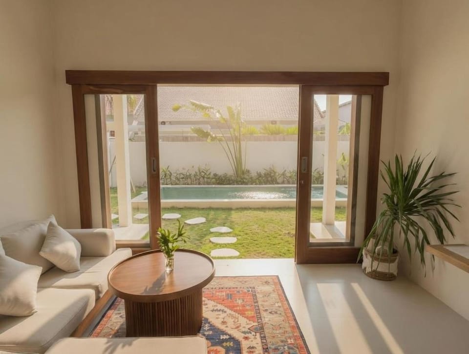 TV and multimedia, Living room, Swimming pool