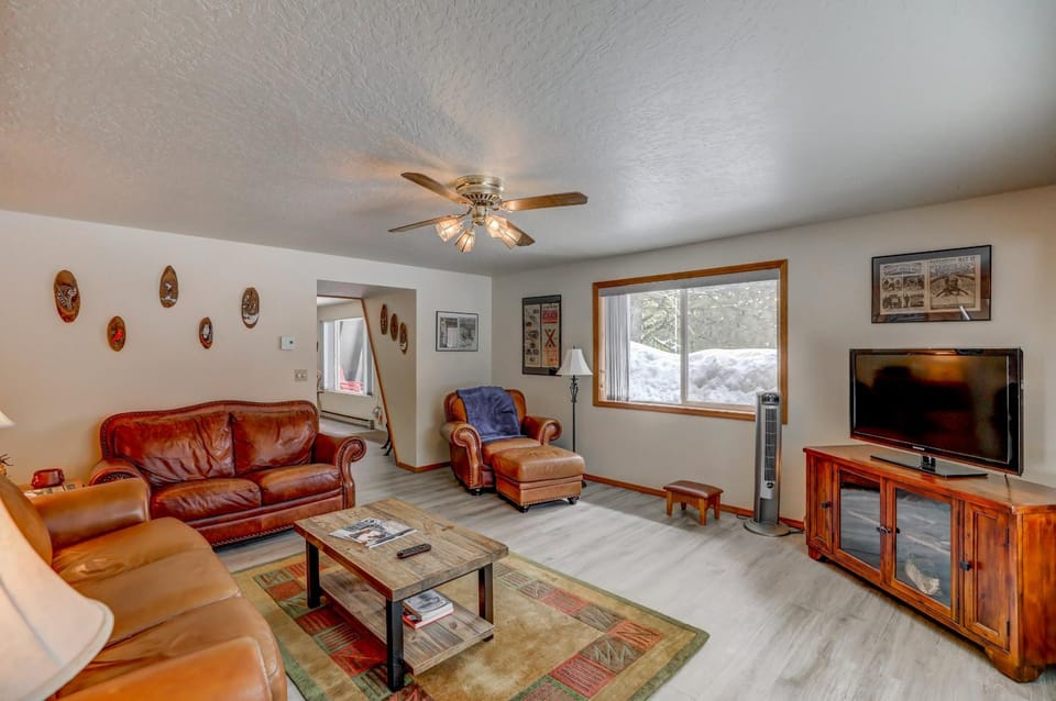 Ponderosa - 5-acre retreat with serene views by Lake Cascade House in Valley County
