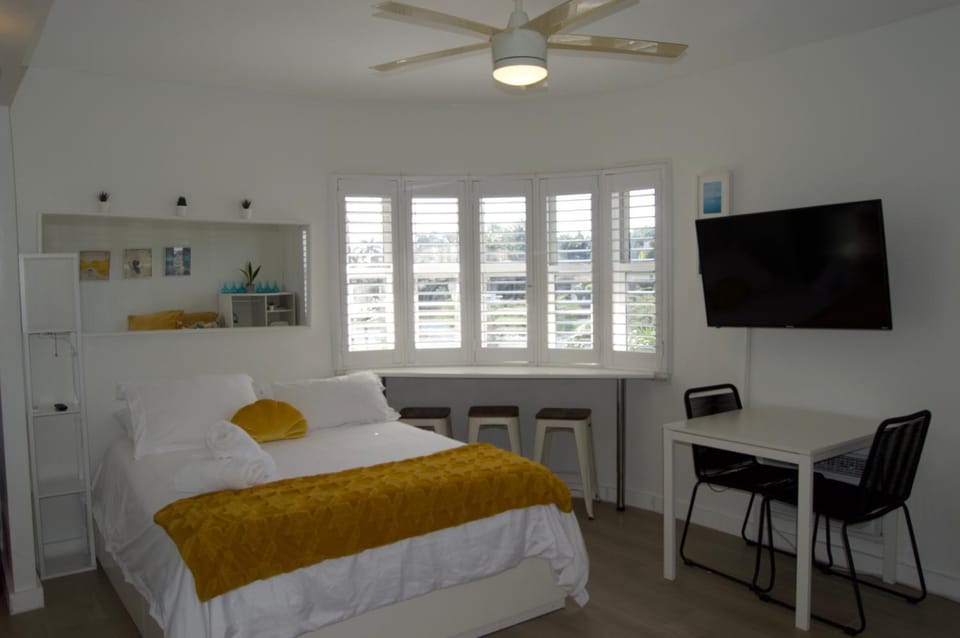 WATERFRONT STUDIO COZY WITH WATERVIEWs Apartment hotel in Miami Beach