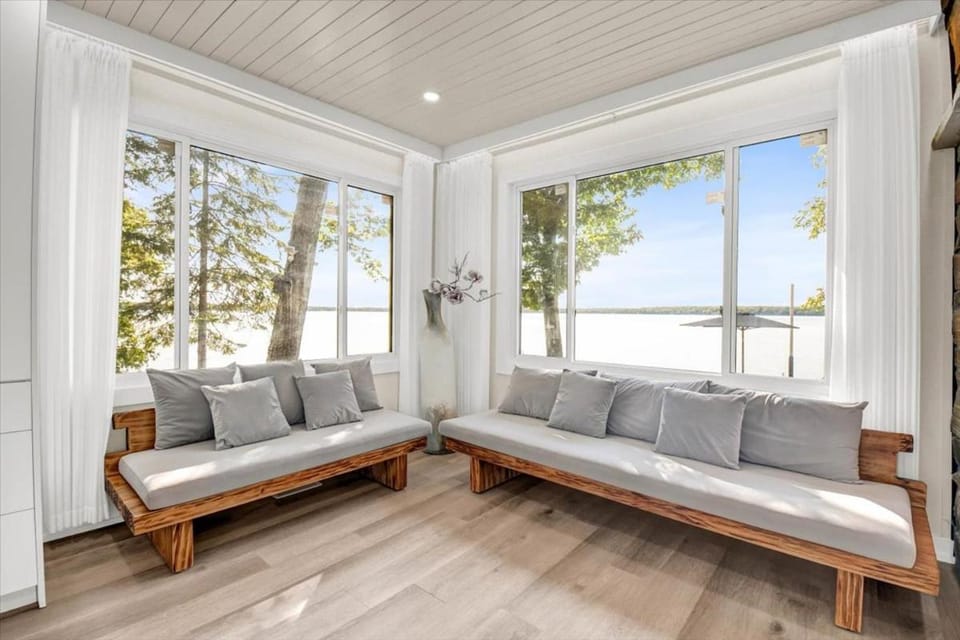 Pet friendly- Crystal Water fishing Family Retreat Villa in Havelock-Belmont-Methuen