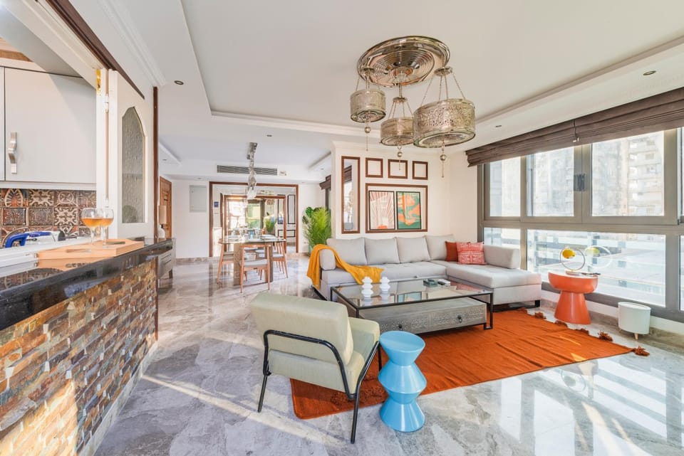 Kitchen or kitchenette, Living room, Seating area, Dining area