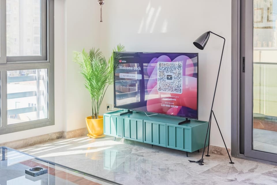 TV and multimedia, Living room, Evening entertainment