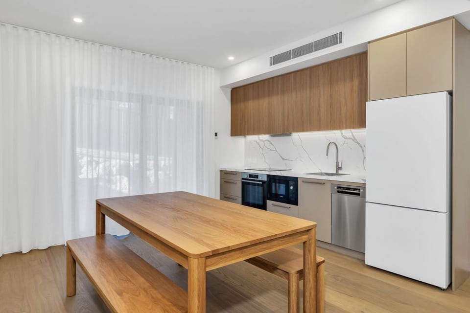 The Base at Abbott. Unwind with Private Spa -14 Abbott Street Apartment in Jindabyne