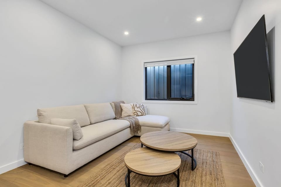 The Base at Abbott. Unwind with Private Spa -14 Abbott Street Apartment in Jindabyne