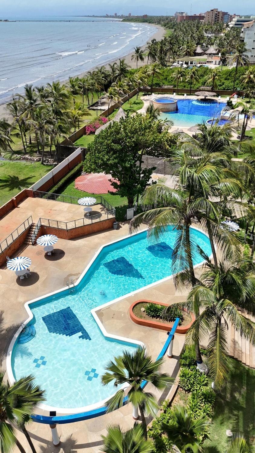 Bird's eye view, Swimming pool, Swimming pool