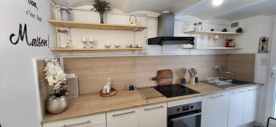Appartement Chaleureux avec Jardin proximité Métro Apartment in Marseille