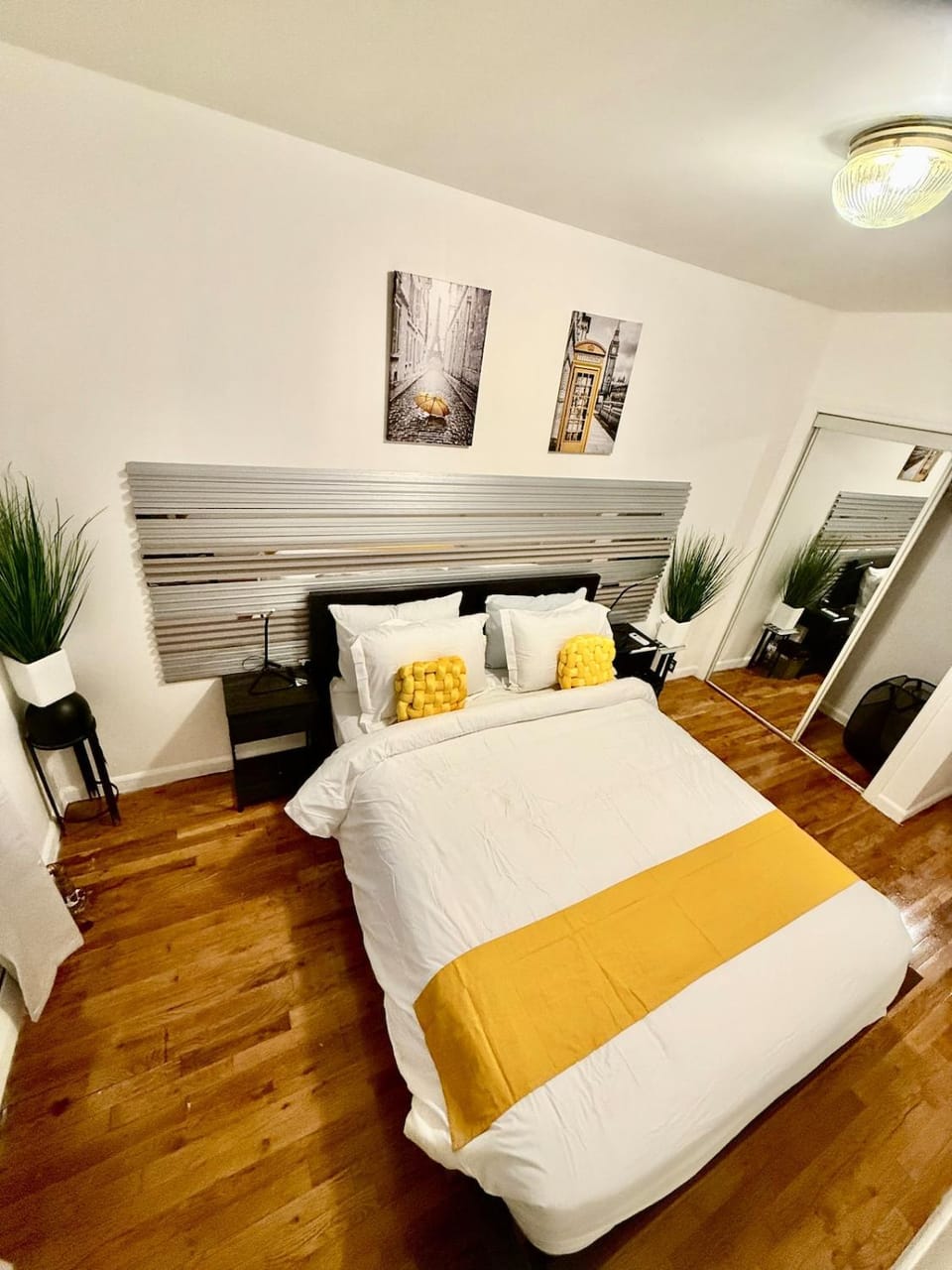 Bed, Photo of the whole room