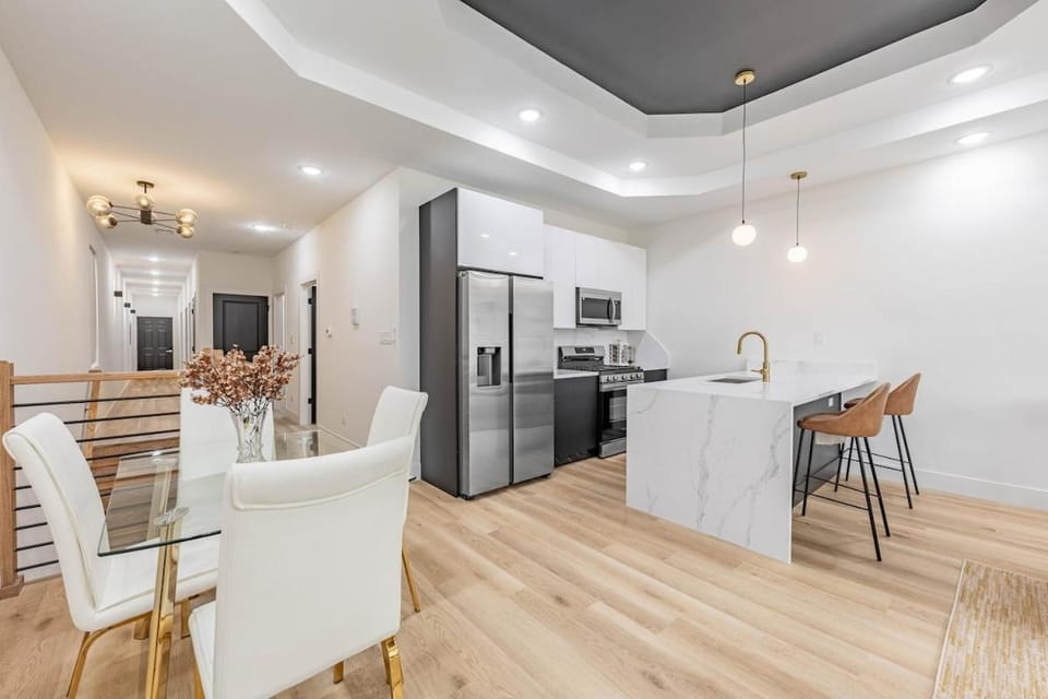 Kitchen or kitchenette, Living room, Dining area