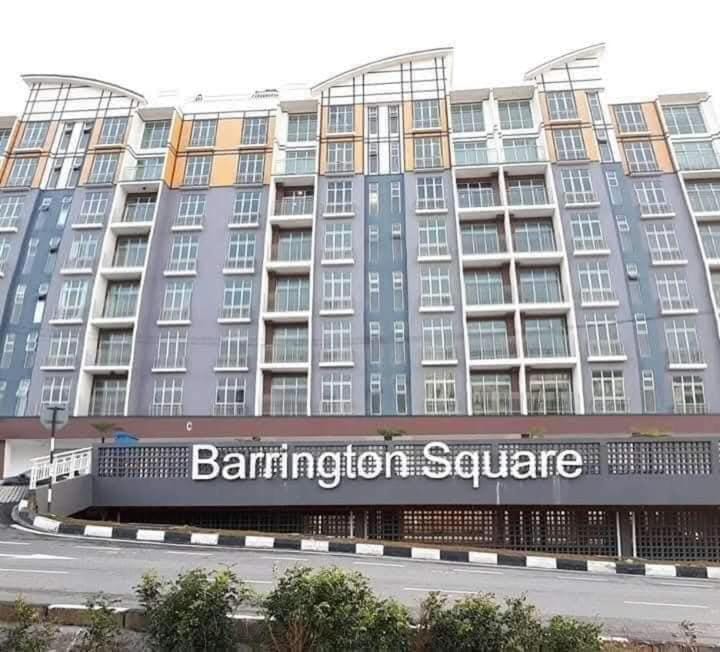 Property building, Communal lounge/ TV room, Day, Evening entertainment, Text overlay, City view, Street view, Location
