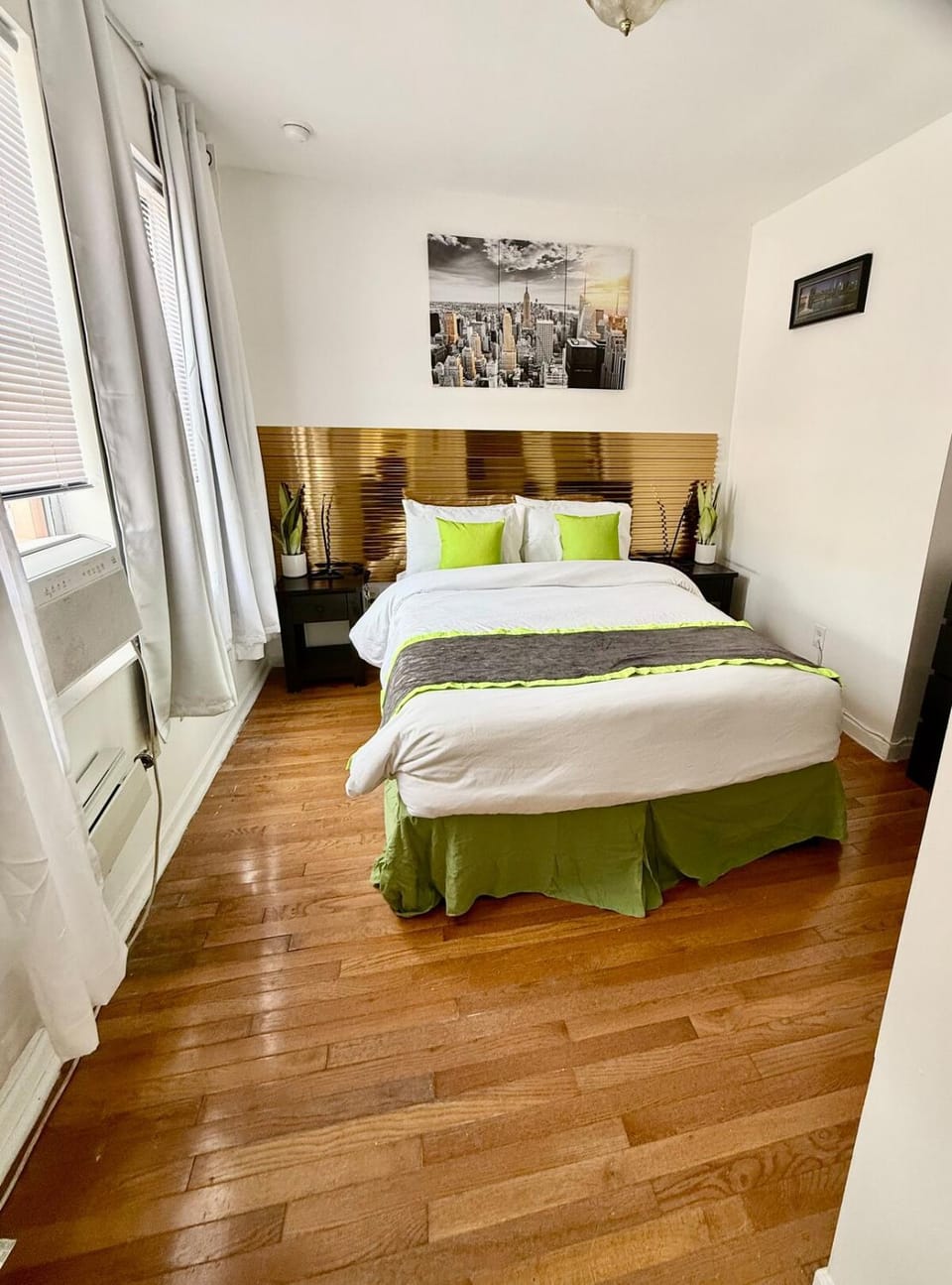 Photo of the whole room