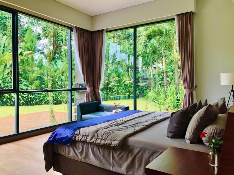 Bed, View (from property/room), Garden view