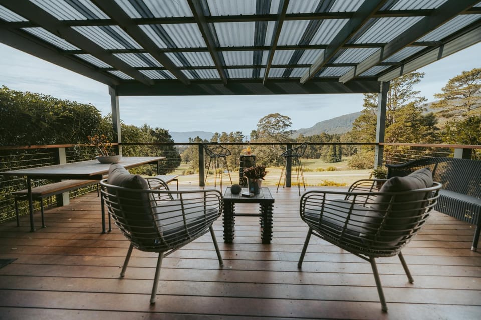Jimmys Cabin - Kangaroos, Kookaburras, sleeps 4! Cabin in Kangaroo Valley