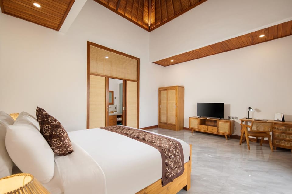 TV and multimedia, Seating area, Bedroom