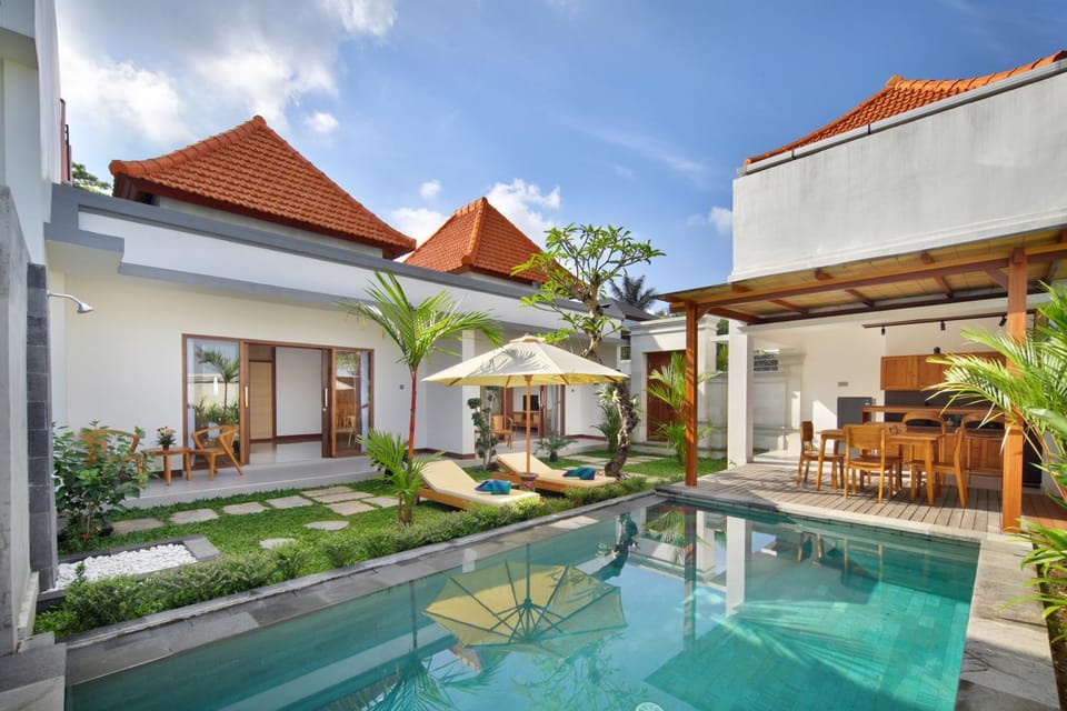 Garden view, Pool view, Swimming pool, sunbed