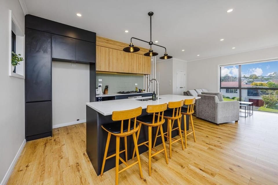 Kitchen or kitchenette, Dining area, stove