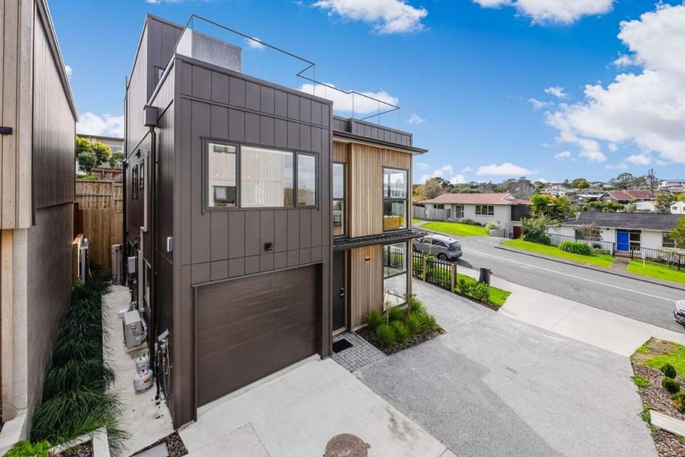 Property building, Neighbourhood, Location