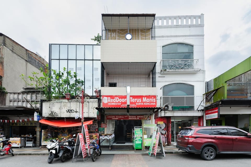 Facade/entrance