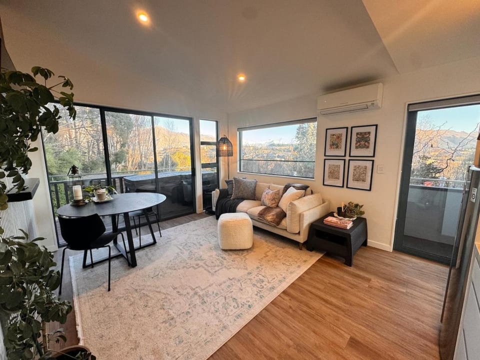 The Tuis Nest - Wanaka Villa in Wanaka