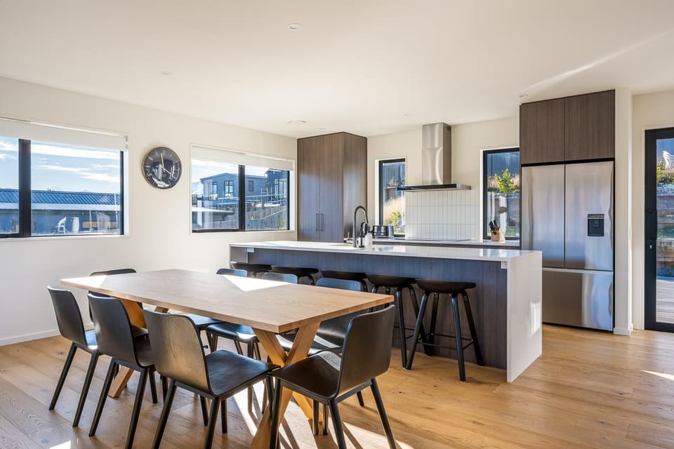 Kitchen or kitchenette, Dining area, dishwasher, oven, stove