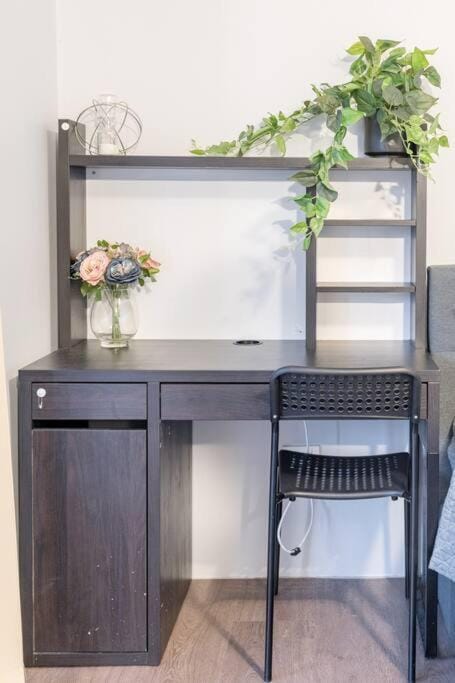 Lively Double Room - Near Olympic Park - Shared Bathroom Bed and Breakfast in Lidcombe