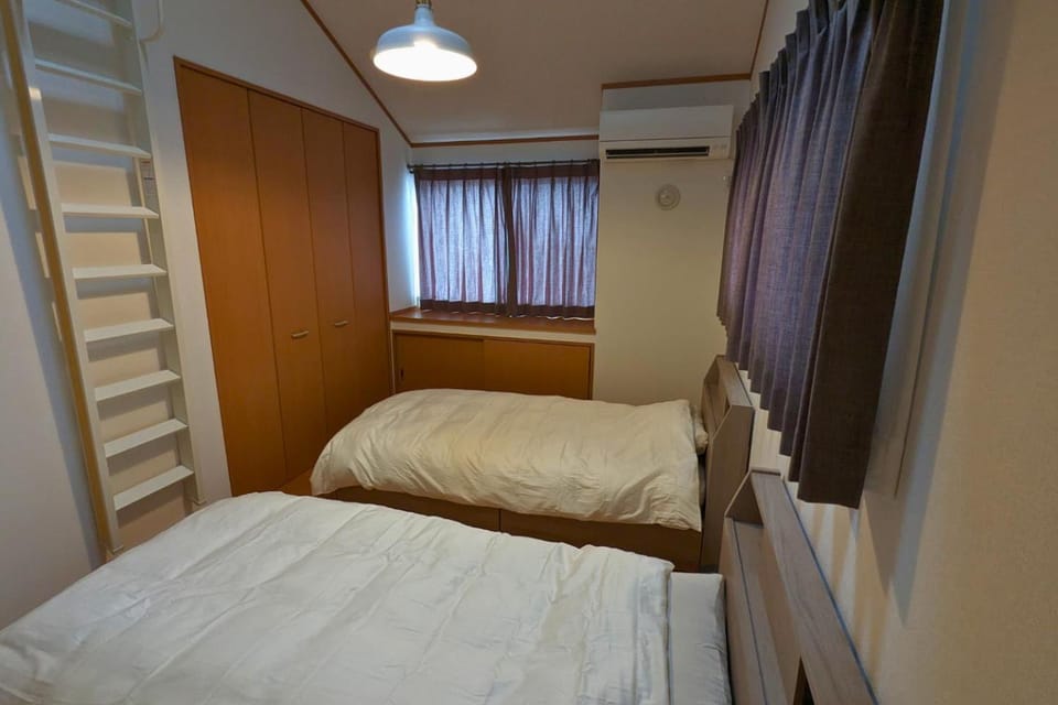 Bed, Bedroom, air conditioner