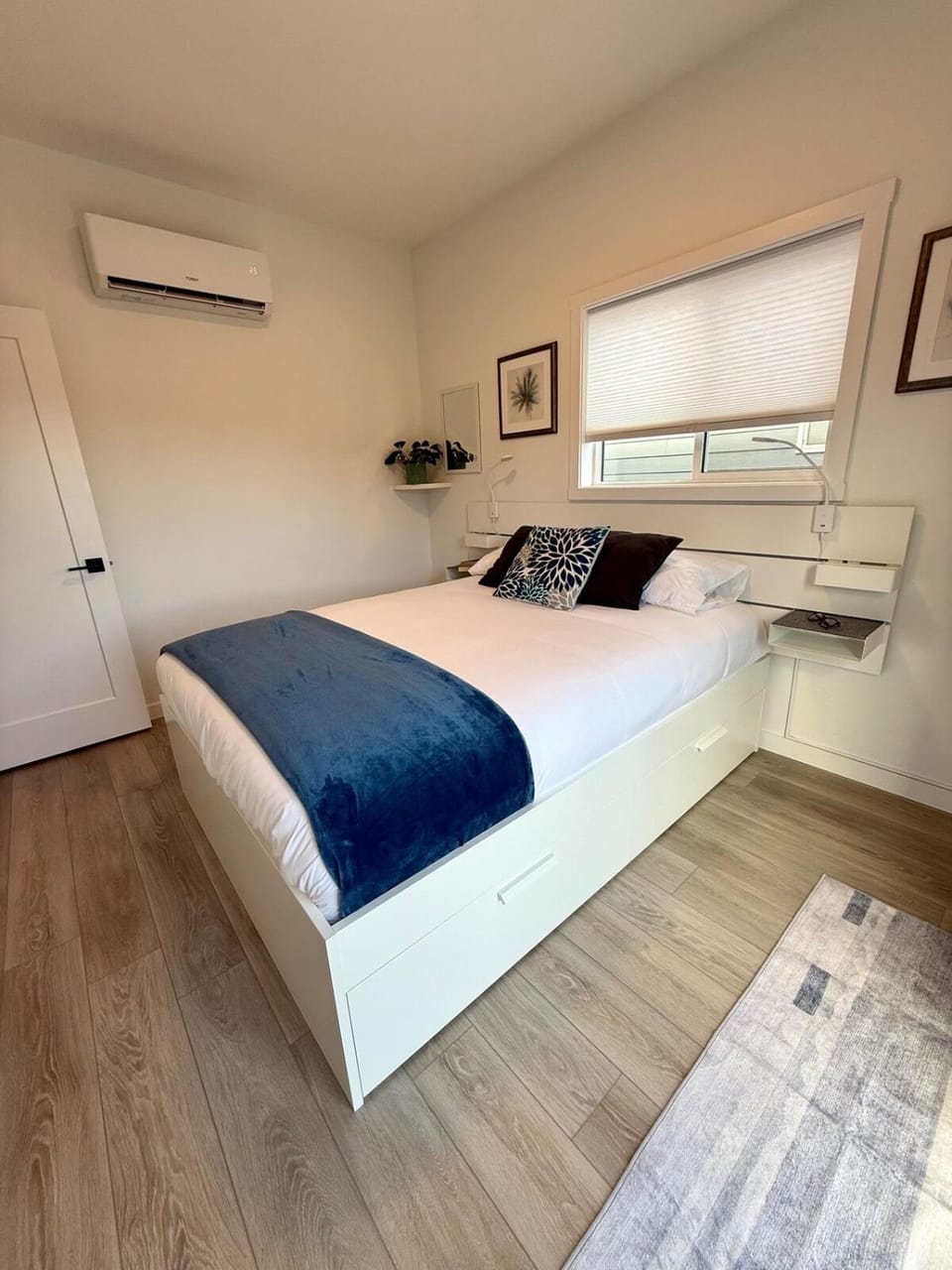 Bed, Bedroom, air conditioner