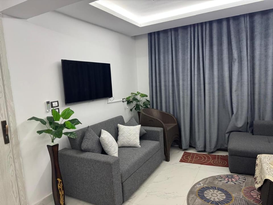 Communal lounge/ TV room, TV and multimedia, Living room, Seating area, Evening entertainment