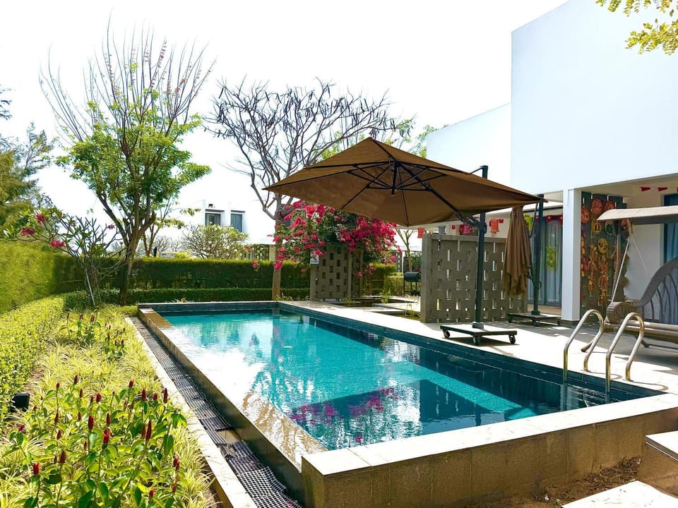 Swimming pool, Swimming pool