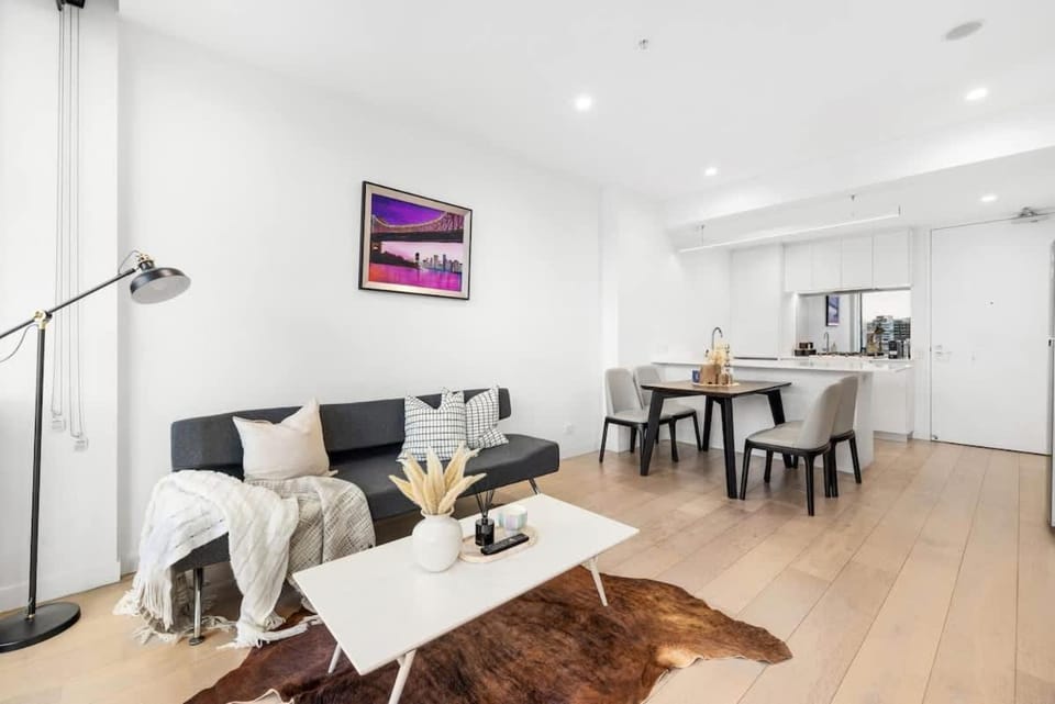 Stylish 2BR Retreat Walk to shop & Local Hotspots Apartment in Brisbane City