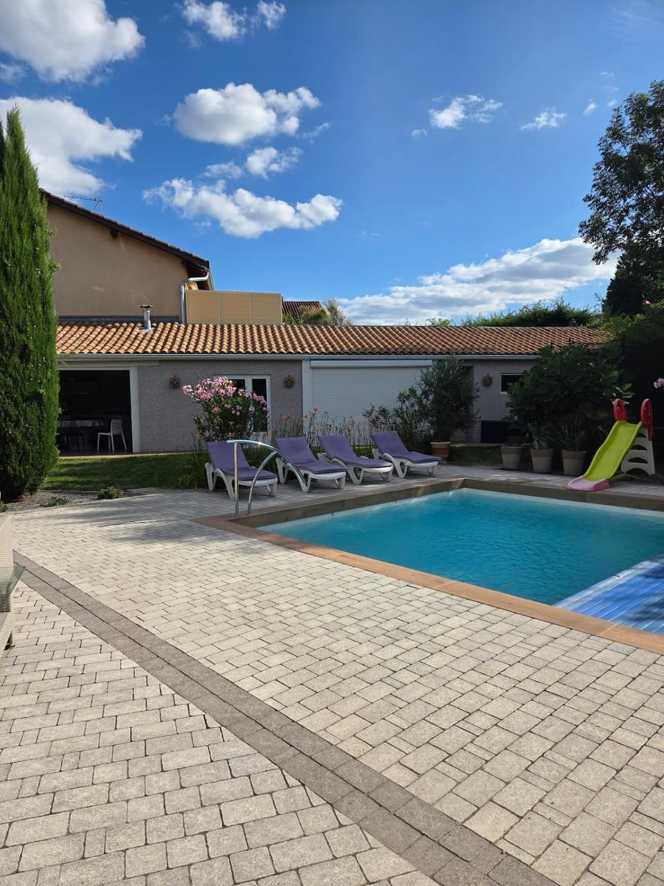 Pool view, Swimming pool, sunbed
