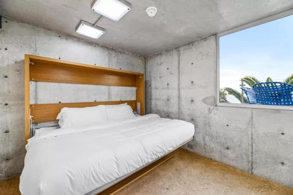 Broad Beach Wdirect Beach Access House in Malibu