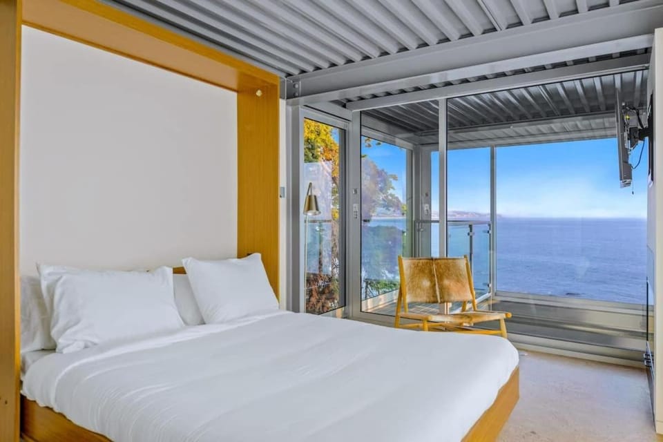 Broad Beach Wdirect Beach Access House in Malibu
