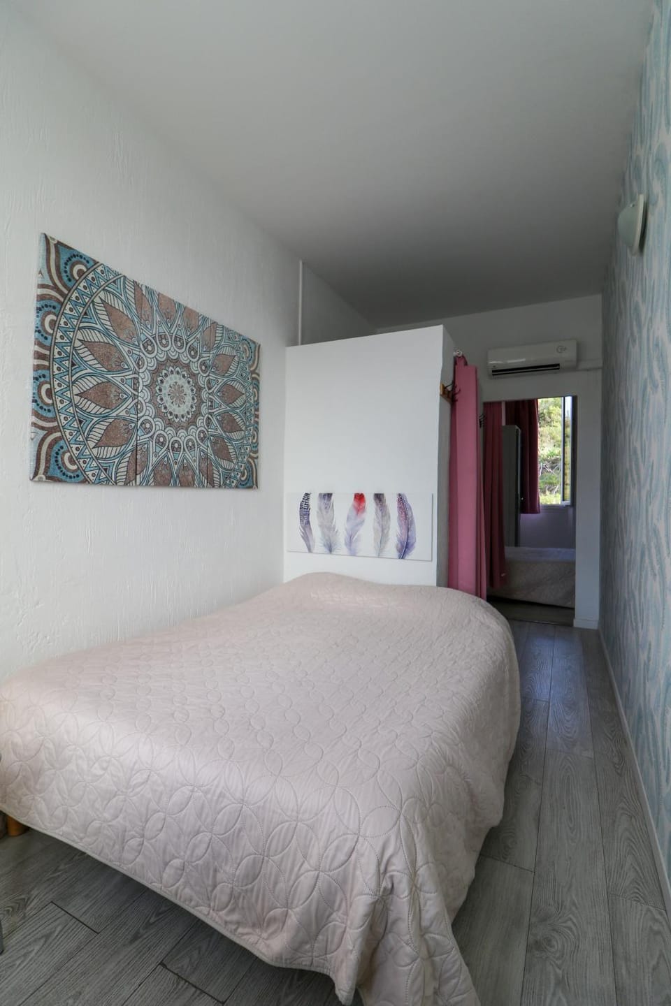 Bed, Photo of the whole room