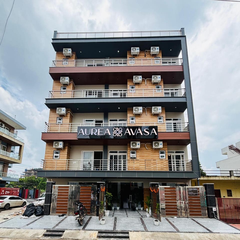Property building, Facade/entrance, View (from property/room)