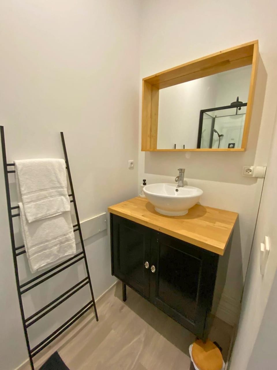 Bathroom, hair dryier, towels