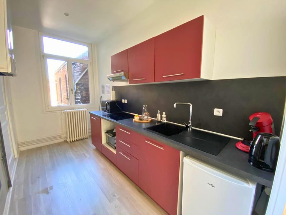 Coffee/tea facilities, microwave, stove, kitchen