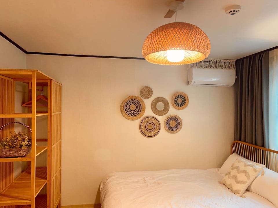 Bed, Photo of the whole room, Bedroom, air conditioner