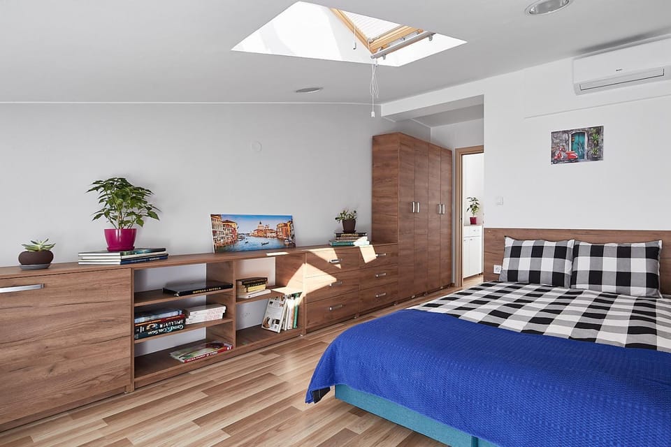 Bed, Photo of the whole room, Bedroom, wardrobe