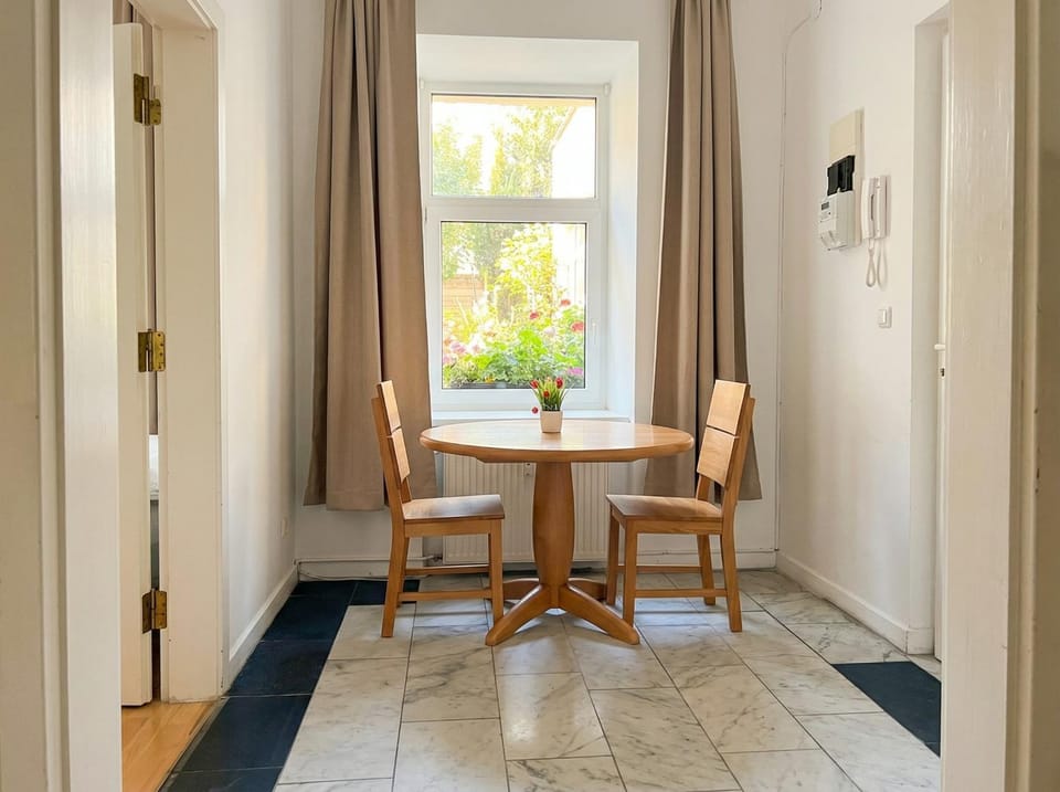 Seating area, Dining area