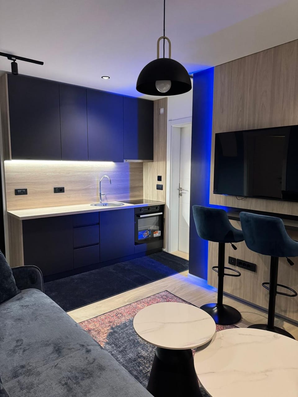 Kitchen or kitchenette, Living room
