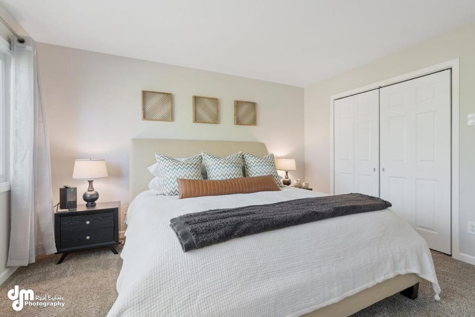 Modern Turnagain Townhome House in Spenard